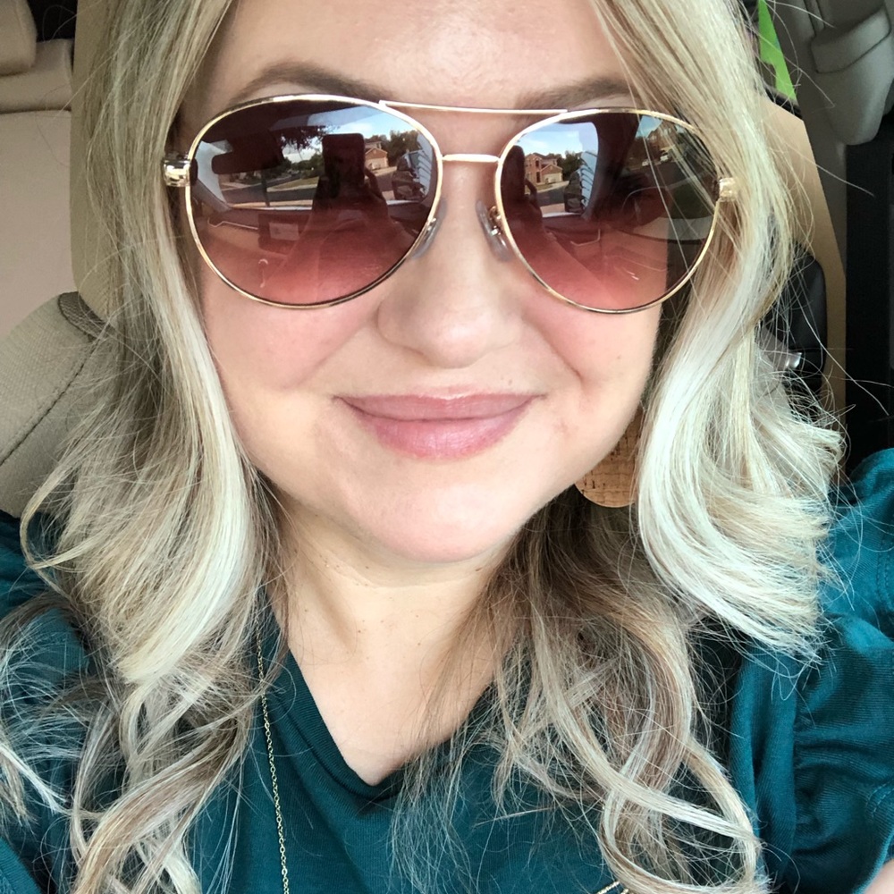 Meet your Posher, Jennifer